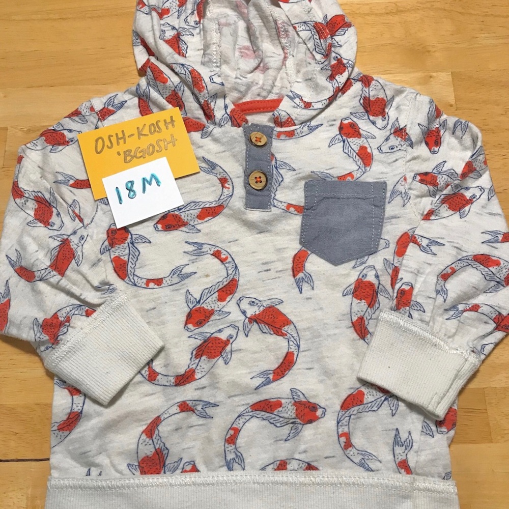 Hooded Pullover with Fish